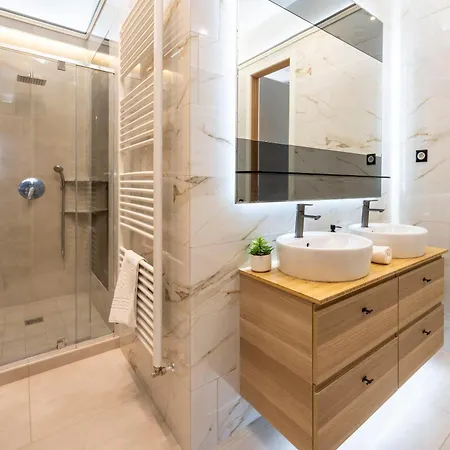 High-end Luxurious Royal In The Heart Of