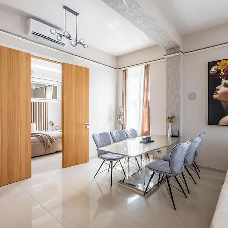 High-end Luxurious Royal In The Heart Of
