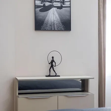 High-end Luxurious Royal In The Heart Of Appartement *