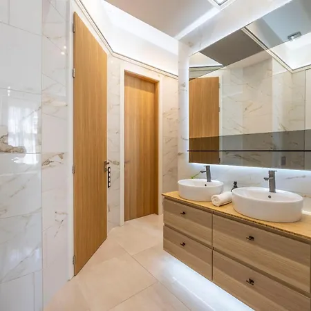 High-end Luxurious Royal In The Heart Of Apartment Budapest