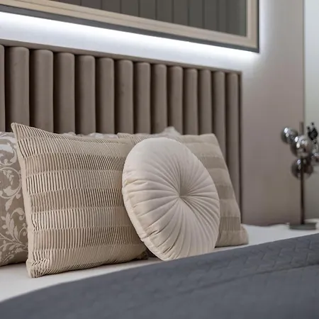 High-end Luxurious Royal In The Heart Of Appartement *