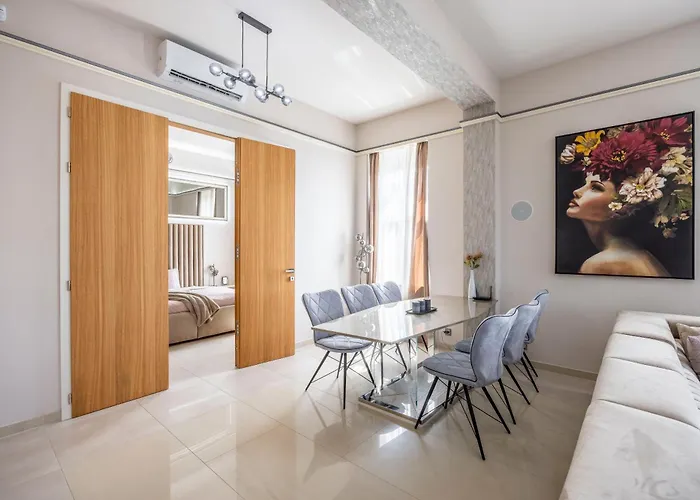 High-end Luxurious Royal In The Heart Of