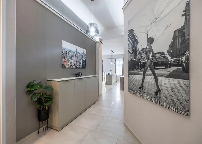 High-end Luxurious Royal In The Heart Of
